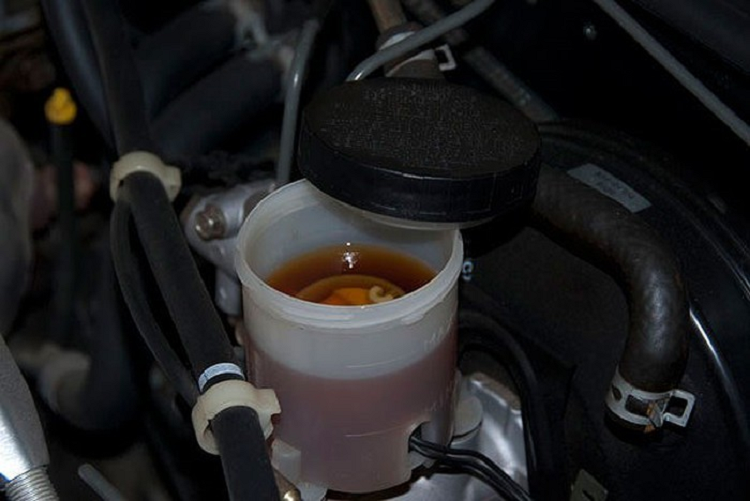 Khi nao can bao duong he thong phanh oto?-Hinh-3