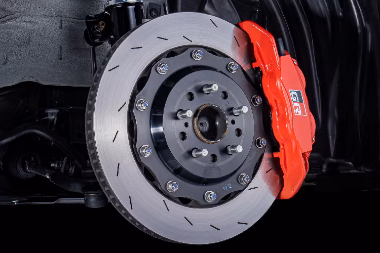 Cánh gió khí động học cỡ lớn được thay thế bởi cánh gió dạng đuôi vịt. Nội thất của xe được chăm chút hơn với nhiều chi tiết làm từ sợi carbon đánh mờ. Logo GR có thể được tìm thấy tại nhiều vị trí bên trong xe. Về mặt vận hành, Gazoo Racing mang đến hệ thống treo mới và đĩa phanh kích thước lớn cho Toyota GR 86.