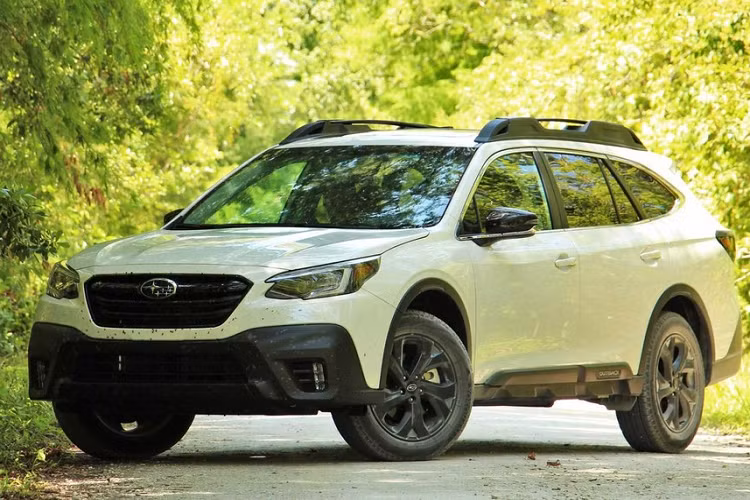  SUV/Wagon giá 35.000-45.000 USD – Subaru Outback Đây là mẫu Subaru thứ hai trên danh sách. Dù Outback đúng là to lớn hơn một chút so với Forester nhưng vẫn chỉ cung cấp hai hàng ghế. Kiểu dáng của nó phù hợp với một chiếc xe station wagon với hệ thống treo nâng cao hơn là một chiếc SUV truyền thống. Outback cũng sẽ nhận được một bản Wilderness trong tương lai.