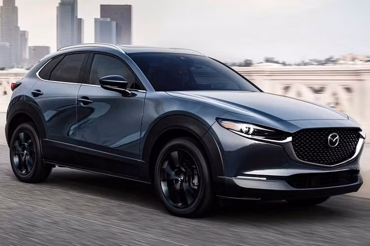 Crossover cỡ B giá dưới 25.000 USD – Mazda CX-30 Mazda CX-30 mới chỉ ra mắt vào năm 2020, nhưng nó đã nhanh chóng giành được một vị trí trong danh sách những mẫu xe tốt nhất của Consumer Reports. Đối với năm 2021, mẫu crossover này nhận được phiên bản Turbo mạnh hơn. Nó khởi điểm ở giá 29.900 USD, cao hơn phạm vi giá cho giải thưởng của CR, nhưng phiên bản này mang lại cho người mua động cơ tăng áp 4 xi-lanh dung tích 2.5 lít, sản sinh 250 mã lực.