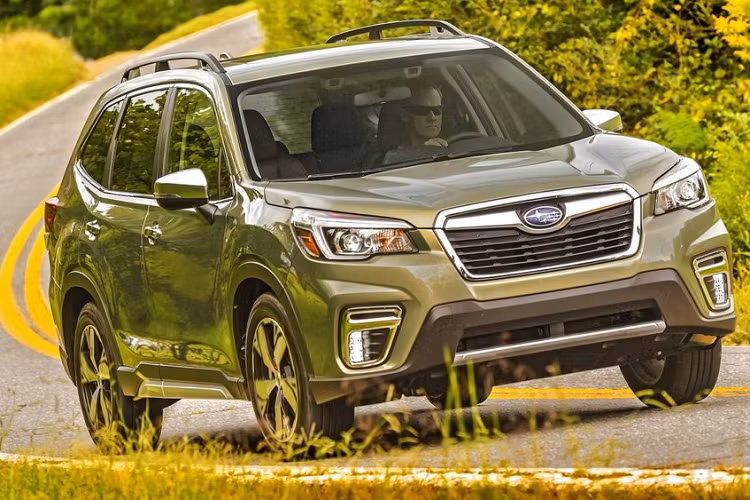  Crossover cỡ nhỏ giá 25.000-35.000 USD – Subaru Forester Subaru Forester sẽ trải qua một đợt nâng cấp lớn cho mẫu năm 2022, nhưng Consumer Reports nói rằng mẫu hiện có đã đủ tốt để giành được một vị trí trong danh sách này. Hơn nữa, Forester còn có một biến bản Wilderness vạm vỡ hơn đang được phát triển cho những người mua có ý định đưa chiếc crossover đi off-road.