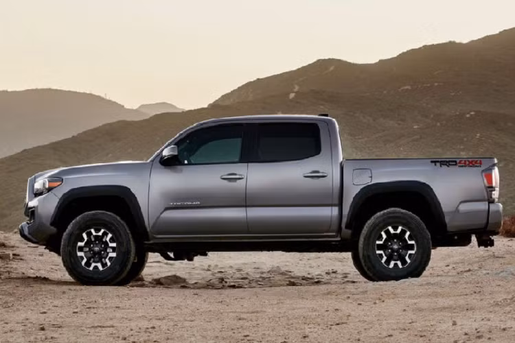  10. Toyota Tacoma (238.806 xe) Mẫu xe bán tải nhỏ Tacoma đựa ưa chuộng hơn nhiều so với "đàn anh"Tundra của nó. Doanh số của xe Toyota Tacoma tại Mỹ cũng ấn tượng khi chỉ giảm 4% so với năm 2019.