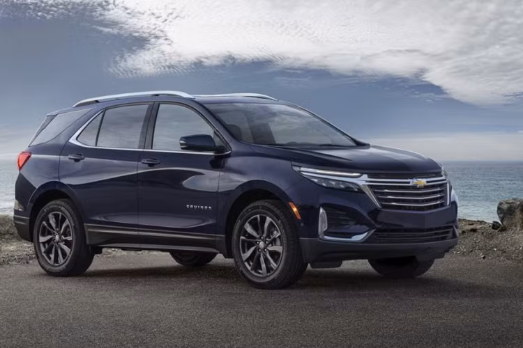  7. Chevrolet Equinox (270.994 xe) Doanh số của Equinox đã giảm 22% vào năm 2020. Với tình hình dịch bệnh và kinh tế không ổn định, GM cũng đã thông báo rằng bản nâng cấp Equinox 2021 sẽ được trì hoãn cho đến năm 2022. 