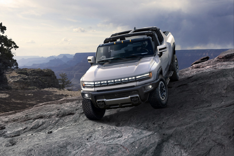 GMC sẽ tiếp tục tấn công phân khúc bán tải để chiều lòng khách hàng ở Mỹ. Nhà sản xuất ôtô Mỹ dự kiến sẽ tiết lộ một biến thể SUV của siêu xe tải này vào ngày 3/4/2021 tới.