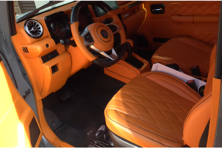 Dạo một vòng internet, ta có thể tìm thấy những bộ kit để biến Jimny thành các mẫu xe biểu tượng như Land Rover Defender, Ford Bronco, và phổ biến nhất là Mercedes G-Wagon.