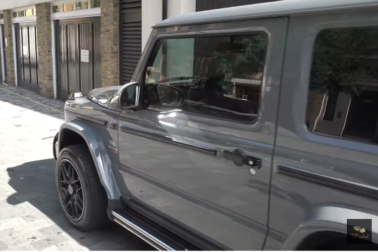 Kể từ khi ra mắt, mẫu Suzuki Jimny mới đã chiếm được cảm tình của những người mê xe trên toàn thế giới, những người ngay lập tức cảm thấy yêu thích chiếc xe địa hình dáng vẻ hình hộp nhỏ gọn. Suzuki Jimny mang đến sự pha trộn độc đáo giữa khả năng off-road, mức giá phải chăng, và tính tiết kiệm, một yếu tố còn thiếu ở những chiếc xe off-road đang ngày một trở nên to lớn.