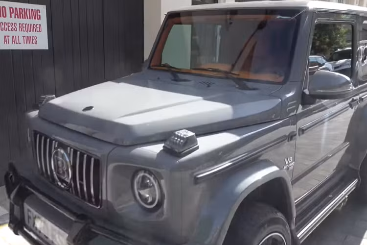 Ngoài những tùy chọn được cung cấp chính hãng, Suzuki Jimny cũng là một mẫu xe phổ biến đối với các công ty hậu mãi và tạo ra một thị trường ngách rất độc đáo.