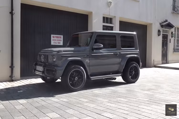 Sản phẩm cuối cùng này là một bản sao hoàn hảo cỡ nhỏ của chiếc Brabus 800 G-Wagon từ Suuki Jimny song có lẽ trông còn thú vị hơn là xe thật.