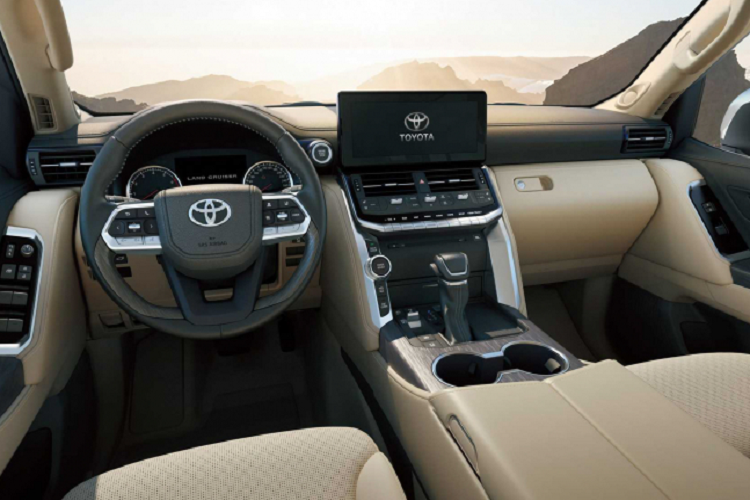 Toyota Land Cruiser thế hệ mới đã chuyển sang sử dụng nền tảng khung gầm GA-F mới (body on frame), khung gầm được thiết kế lại để giảm trọng lượng và tăng độ cứng. Nhờ đó giúp giảm tổng trọng lượng của xe (200 kg) bao gồm cả khung và thân xe, hạ thấp trọng tâm, phân bổ trọng lượng và cải tiến cấu trúc hệ thống treo. Thậm chí, nền tảng khung gầm này sắp tới có thể sẽ được sử dụng trên bán tải cỡ lớn Toyota Tundra thế hệ mới.