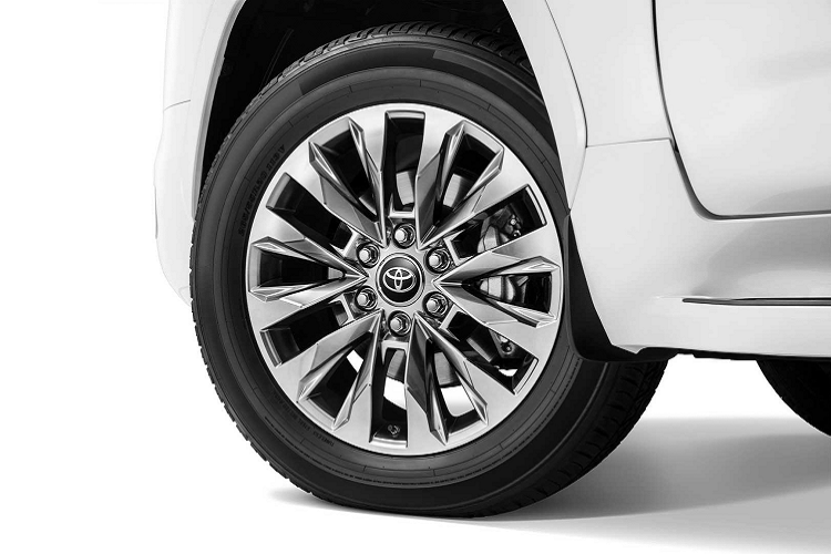 Làm so sánh với động cơ V8 5.7L hút khí tự nhiên trước đó, động cơ V6 3.5L twin-turbo mới mang công suất 409 mã lực + 650Nm, mạnh hơn gần 30 mã lực so với cấu hình động cơ V8, trong khi mô-men xoắn tăng thêm 108Nm (80 lb-ft). Nhờ đó, xe sẽ nhiều sức kéo hơn ở vòng tua thấp, tăng khả năng vượt địa hình đồng thời giúp tiết kiệm nhiên liệu.