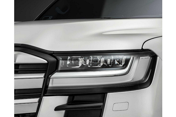 Toyota Land Cruiser hoàn toàn mới đã được thay đổi toàn diện về thiết kế để tiếp tục chinh phục nhiều “tín đồ” yêu xe trên toàn thế giới, mặc dù mang nhiều thay đổi nhưng dòng xe này vẫn mang “ADN” để nhận diện, kế thừa những di sản vốn có của dòng Land Cruiser.