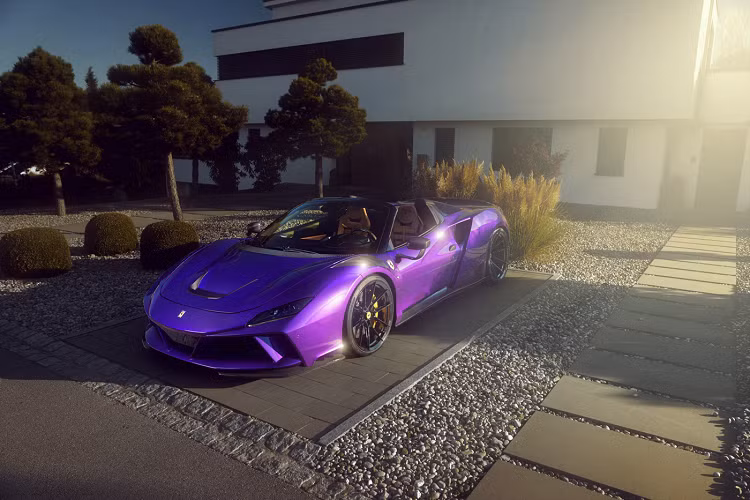 Hầu hết các chi tiết trên thân xe đã được hãng độ sử dụng vật liệu carbon nhẹ nhưng có độ bền cao, phần thân xe cũng đồng thời được mở rộng thêm 13 cm, từ đó tăng chiều rộng lên mức 211 cm ở trục sau.