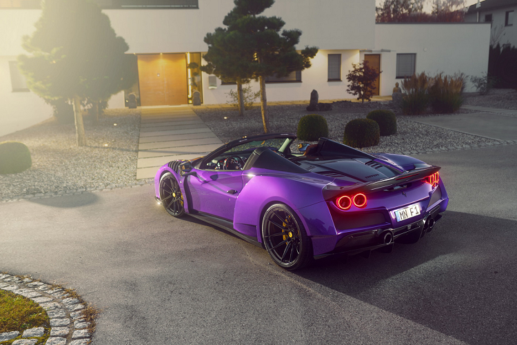 Mẫu xe sở hữu gói độ thân rộng với thiết kế độc đáo với chi tiết ấn tượng được Novitec hợp tác với nhà thiết kế người Đức Vittorio Strosek, từ đó tạo ra mẫu xe vừa có yếu tố thẩm mỹ ấn tượng và có tính khí động học cao. Ferrari F8 Spider N-Largo của Novitec thử nghiệm trong đường hầm gió để đảm bảo các chi tiết được tinh chỉnh một cách hiệu quả nhất.