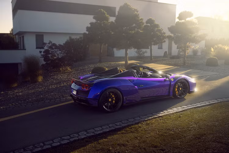 Nhằm tăng lực ép cho xe cũng như tăng tính ổn định trong việc vận hành, xe đã được trang bị đuôi gió mới được mở rộng bằng carbon, kết hợp với chi tiết này chính là bộ khuếch tán mới được tích hợp vào phần cản sau của xe. Ngoài ra, phiên bản này đã được nâng cấp với nắp động cơ mới có thiết kế với các hốc gió nhỏ hai bên khác biệt so với chi tiết nguyên bản.