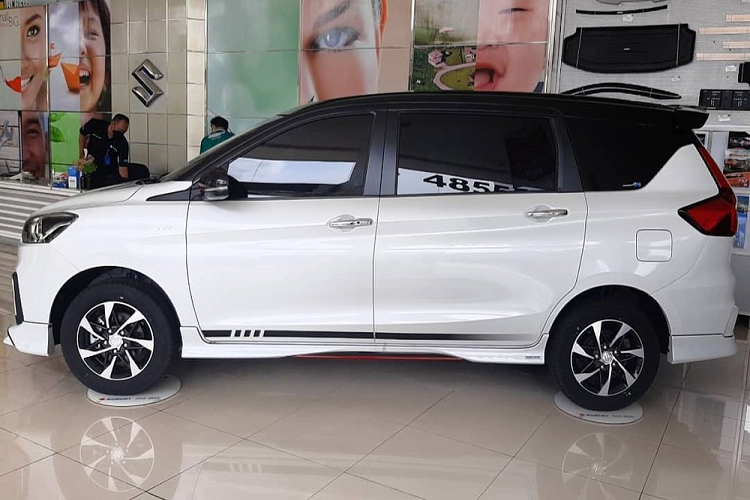 Giá xe Suzuki Ertiga 2021 phiên bản giới hạn mới hiện vẫn chưa được công bố. Chỉ biết rằng, hãng Suzuki sẽ sản xuất đúng 150 chiếc Ertiga Sport mới để phục vụ thị trường Indonesia.