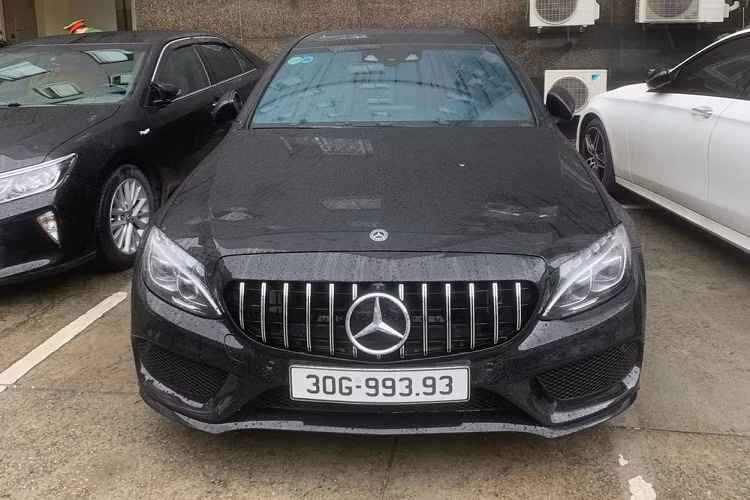 "Trái tim" chiếc xe sang Mercedes-Benz S450 là khối động cơ xăng V6, dung tích 3.0 lít, sản sinh công suất tối đa 270 mã lực cùng mô-men xoắn cực đại 500 Nm tại dải tua máy. Động cơ này kết hợp với hộp số tự động 9 cấp 9G-Tronic và hệ dẫn động cầu sau. nhờ đó, Mercedes-Benz S450L có thể tăng tốc từ vị trí xuất phát lên 100 km/h trong 5,4 giây trước khi đạt vận tốc tối đa 250 km/h.