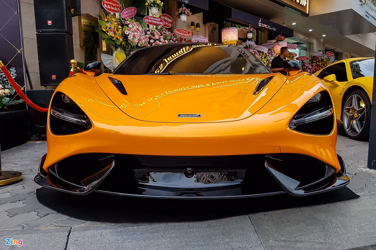 Đối thủ của 765LT có thể kể đến như Porsche 911 GT2 RS, Lamborghini Huracan Performante, Ferrari 488 Pista... Tại Malaysia, giá xe McLaren 765LT khi được ra mắt chính thức bán ra với mức trước thuế khoảng 361.600 USD.