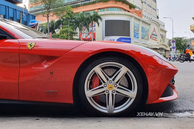 Một thời gian sau, xe được sang tay cho chủ mới ở Sài Gòn và rất ít khi xuất hiện trên đường phố. Mức giá xe Ferrari F12 Berlinetta hàng hiếm tại Việt Nam này khi mới về nước khoảng hơn 20 tỷ đồng.