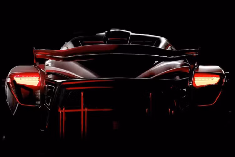 Tạo hình thân xe có nhiều đường nét uốn lượn và phía sau có một cánh gió lớn để tối ưu tính khí động học khi vận hành. Các ảnh phác thảo cũng cho thấy PS-01 có thiết kế ngoại thất sắc sảo ở đầu và đuôi xe.