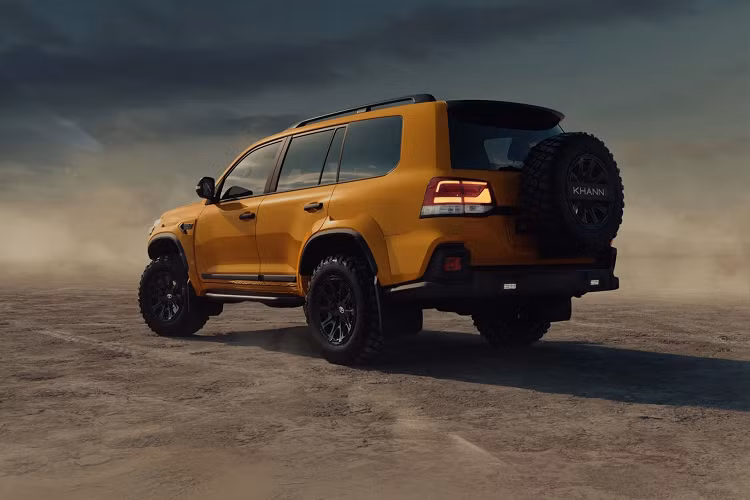 Công ty độ xe hậu mãi có trụ sở tại Moscow (Mát-xcơ-va) chuyên môn tạo nên những bộ bodykit thể thao dành cho xe Toyota và Lexus, nhưng lần này họ đã trình bày một sản phẩm khác biệt. Bộ kit Expedition được thiết kế để truyền đạt tinh thần phiêu lưu của Land Cruiser đồng thời cải thiện khả năng off-road vốn đã tuyệt vời của mẫu SUV to khỏe này.