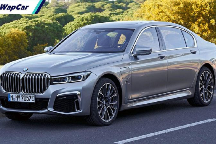 Mẫu xe sang BMW 740Le xDrive M Sport được trang bị động cơ 3.0L 6 xi-lanh kết hợp mô-tơ điện cho tổng công suất 388 mã lực và mô-men xoắn cực đại 600Nm, đi kèm hộp số tự động 8 cấp.