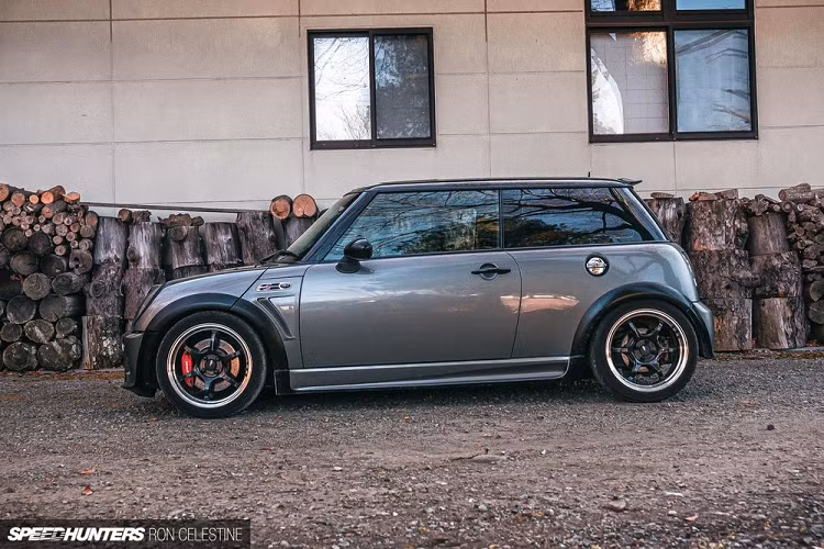 Biết sư thầy Masa yêu thích xe hơi và thường lái chúng trên những con đường núi trong khu vực sinh sống nên người bạn đã quyết định tặng chiếc MINI Cooper S cho nhà sư này. "Anh ấy quyết định rằng sẽ tốt hơn cả nếu đưa chiếc xe cho tôi dùng thay vì vứt nó một chỗ", nhà sư Nhật Bản cho biết thêm.