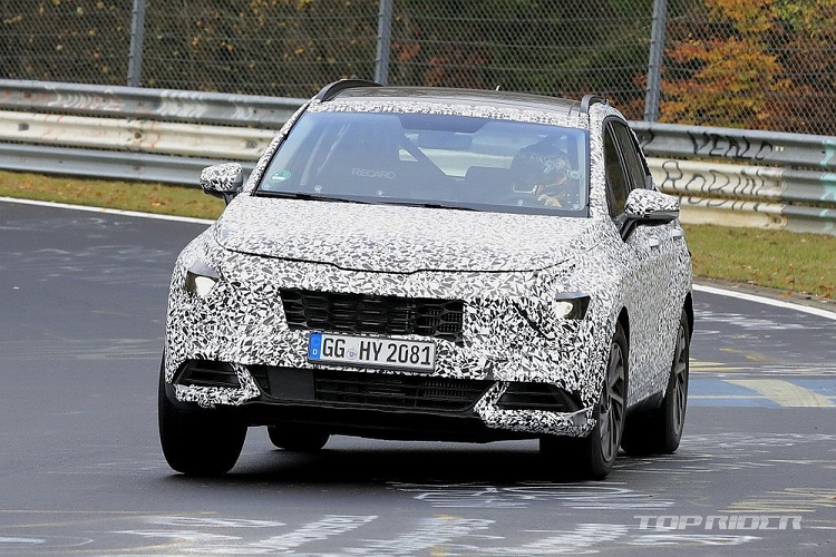 Trong khi đó, Kia Sportage 2021 bản quốc tế sẽ chính thức trình làng tại thị trường Hàn Quốc vào tháng 6 năm nay. Ở phiên bản quốc tế, Kia Sportage 2021 sẽ dùng chung cơ sở gầm bệ với Hyundai Tucson thế hệ mới và có thiết kế khác với xe dành cho Trung Quốc.