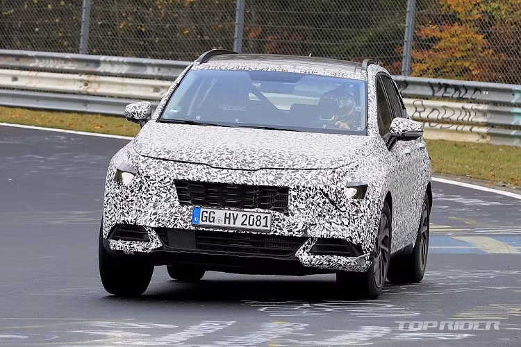 Trong khi đó, Kia Sportage 2021 bản quốc tế sẽ chính thức trình làng tại thị trường Hàn Quốc vào tháng 6 năm nay. Ở phiên bản quốc tế, Kia Sportage 2021 sẽ dùng chung cơ sở gầm bệ với Hyundai Tucson thế hệ mới và có thiết kế khác với xe dành cho Trung Quốc.