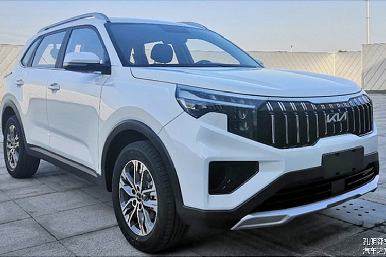 Trong triển lãm Ô tô Quảng Châu 2020 diễn ra vào tháng 11 năm ngoái, hãng Kia đã vén màn mẫu xe Sportage Ace như hình ảnh xem trước cho Sportage thế hệ mới dành riêng cho thị trường Trung Quốc. Đến nay, những hình ảnh "bằng xương, bằng thịt" của Kia Sportage 2021 mới dành cho thị trường Trung Quốc đã được lan truyền trên mạng.