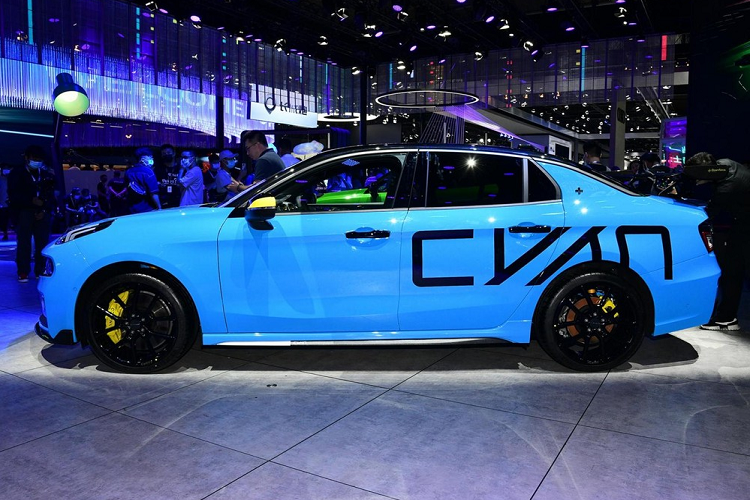 Đối với giá xe Lynk &amp; Co 03+ Cyan 2021, nó có mức dao động từ 236.800 – 256.800 nhân dân tệ (tương đương 836 – 907 triệu đồng), một số tiền không nhỏ để sở hữu một mẫu sedan thể thao cá tính. Nhưng cũng cần nói rằng đây là một trong những mẫu sedan chạy xăng tốc độ nhanh nhất trên thị trường Trung Quốc lúc này.