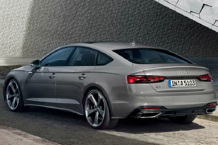 "Trái tim" của Audi A5 Sportback 2021 là khối động cơ xăng tăng áp 2.0L 4 xi-lanh sản sinh công suất 187 mã lực và mô-men xoắn cực đại 320Nm ở cấu hình dẫn động cầu trước, giúp xe tăng tốc từ 0 - 100 km/h trong 7,5 giây trước khi cán tốc độ tối đa 241 km/h. Ở phiên bản dẫn động bốn bánh toàn thời gian, Audi A5 Sportback mạnh tới 245 mã lực và có 370Nm, nhờ đó, xe chỉ cần 6.0 giây để tăng tốc từ 0 - 100 km/h, vận tốc cực đại đạt 250 km/h.