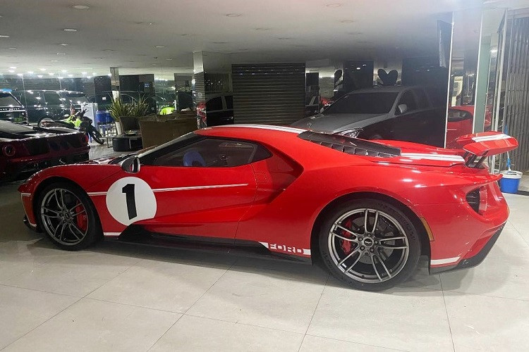 "Trái tim" này là loại động cơ V6, dung tích 3.5L, tăng áp kép, sản sinh công suất tối đa 647 mã lực và mô-men xoắn cực đại 746 Nm. Thông số này dành cho các xe sản xuất từ 2019 về trước, riêng phiên bản 2020 có sức mạnh lên đến 660 mã lực. Động cơ đồng hành cùng hộp số ly hợp kép 7 cấp, cho phép xe tăng tốc từ 0-97 km/h trong thời gian 3 giây và đạt vận tốc tối đa 348 km/h.