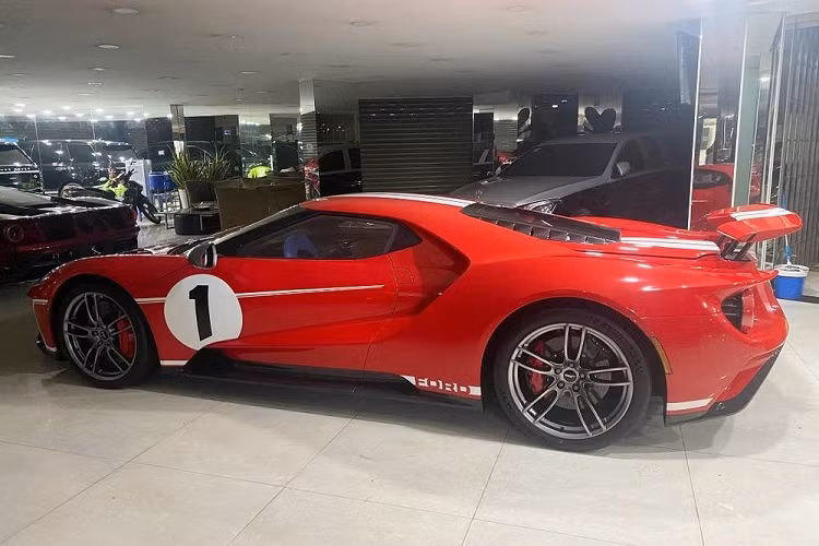 "Trái tim" này là loại động cơ V6, dung tích 3.5L, tăng áp kép, sản sinh công suất tối đa 647 mã lực và mô-men xoắn cực đại 746 Nm. Thông số này dành cho các xe sản xuất từ 2019 về trước, riêng phiên bản 2020 có sức mạnh lên đến 660 mã lực. Động cơ đồng hành cùng hộp số ly hợp kép 7 cấp, cho phép xe tăng tốc từ 0-97 km/h trong thời gian 3 giây và đạt vận tốc tối đa 348 km/h.