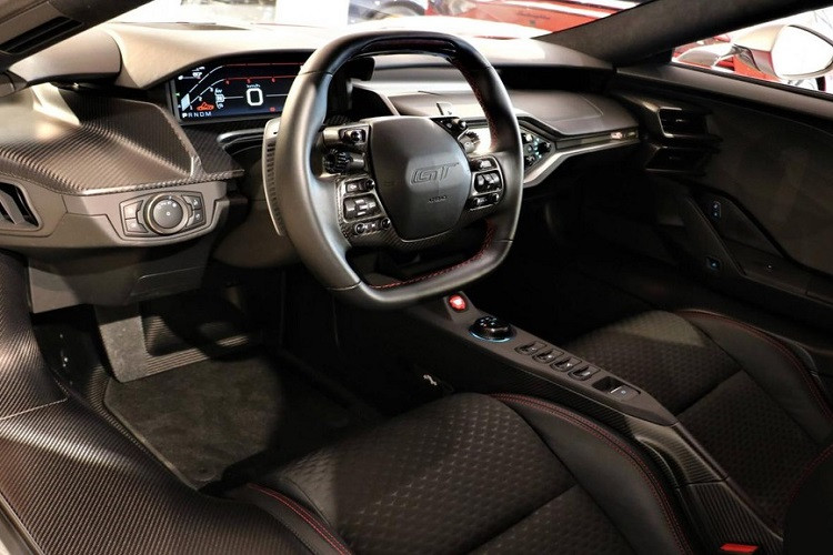 Được biết, dòng siêu xe GT thế hệ mới có đến 3 phiên bản Heritage Edition, bao gồm '66 Heritage Edition, '67 Heritage Edition và '68 Heritage Edition, tương ứng với các năm chiến thắng tại giải đua Le Mans của hãng Ford.