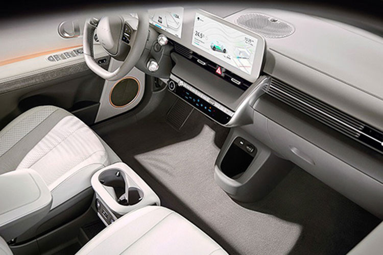 Theo tiết lộ của Hyundai trong buổi ra mắt Ioniq 5 (theo báo cáo của Carscoops ), hãng xe Hàn Quốc có kế hoạch sử dụng gói pin SK Innovation mới với công suất 100 kWh, có thể cung cấp phạm vi hoạt động hơn 483 km cho Ioniq 7.