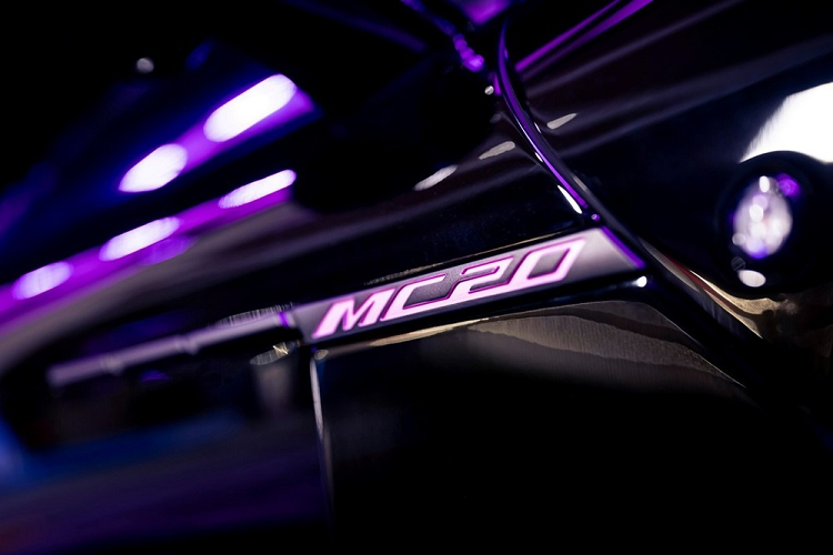 Trước đây, Beckham đã từng lái thử nghiệm mẫu MC20 mới của thương hiệu Y, và rồi mua lấy chiếc xe đó và tự mình thiết kế cá nhân hóa cho nó. Trong một video đăng tải trên Instagram, Beckham hé lộ rằng: "Khoảng một năm trước, tôi đã tự thiết kế chiếc MC20 của mình với Maserati ở Ý. Và, thật thú vị, chúng tôi đang ở Miami, và nó vừa mới được gửi đến nơi."