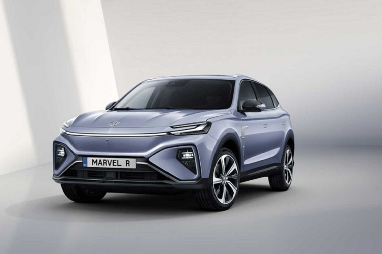 Thương hiệu xe Trung Quốc có nguồn gốc Anh - MG mới đây vừa cho ra mắt mẫu SUV chạy điện mang tên MG Marvel R Electric 2021 mới tại thị trường châu Âu. Mẫu xe này dự kiến sẽ bắt đầu được bán ra từ tháng 5 tới. Đây là một mẫu xe thuần điện 100% với trang bị 3 mô-tơ điện, sắp xếp theo dạng 1 mô-tơ ở cầu trước và 2 mô-tơ ở cầu sau. Tổng công suất từ 3 mô-tơ điện trên xe cho ra 288 mã lực và 665 Nm mô-men xoắn.