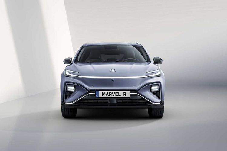 Nhờ đó, mẫu xe điện MG Marvel R Electric 2021 có thể tăng tốc từ 0 - 100 km/h chỉ trong 4,9 giây trước khi cán mốc tối đa 200 km/h. Về tích trữ năng lượng, MG Marvel R Electric 2021 sử dụng cụm pin lithium-ion giúp xe có thể di chuyển hơn 400 km trong một lần sạc đầy. Bên cạnh đó, nhà sản xuất còn trang bị cho xe hệ thống sạc nhanh DC với tốc độ sạc 30 phút từ 0 - 80%.