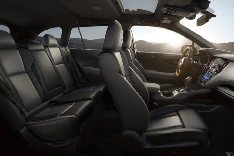 Biến thể Base của mẫu xe hơi mới Subaru Outback 2022 sử dụng động cơ hút khí tự nhiên 2,5 lít 4 xi-lanh, màn hình cảm ứng 7 inch phía trên có điều khiển âm thanh và màn hình 7 inch phía dưới để truy cập các hệ thống khác. Trong khi đó, tính năng đa phương tiện bao gồm đài AM/FM/HD, Apple CarPlay, Android Auto và Bluetooth.