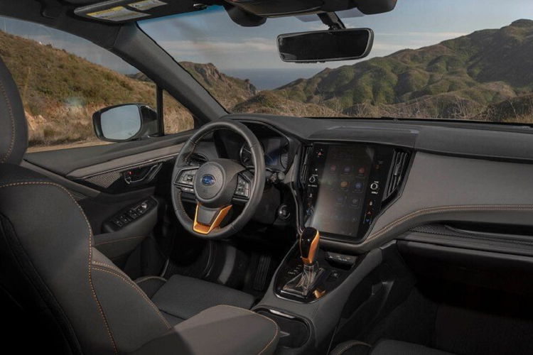 Mức giá xe Subaru Outback 2022 khởi điểm từ 27.845 USD (tương đương khoảng 642 triệu đồng). Tất cả các phiên bản đều được trang bị tiêu chuẩn với hệ dẫn động 4 bánh, X-Mode với kiểm soát đổ đèo, khoảng sáng gầm xe 221 mm và công nghệ an toàn hỗ trợ người lái EyeSight tích hợp hệ thống kiểm soát hành trình thích ứng tiên tiến với giữ vị trí trung tâm làn đường.