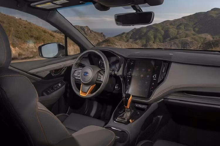 Mức giá xe Subaru Outback 2022 khởi điểm từ 27.845 USD (tương đương khoảng 642 triệu đồng). Tất cả các phiên bản đều được trang bị tiêu chuẩn với hệ dẫn động 4 bánh, X-Mode với kiểm soát đổ đèo, khoảng sáng gầm xe 221 mm và công nghệ an toàn hỗ trợ người lái EyeSight tích hợp hệ thống kiểm soát hành trình thích ứng tiên tiến với giữ vị trí trung tâm làn đường.