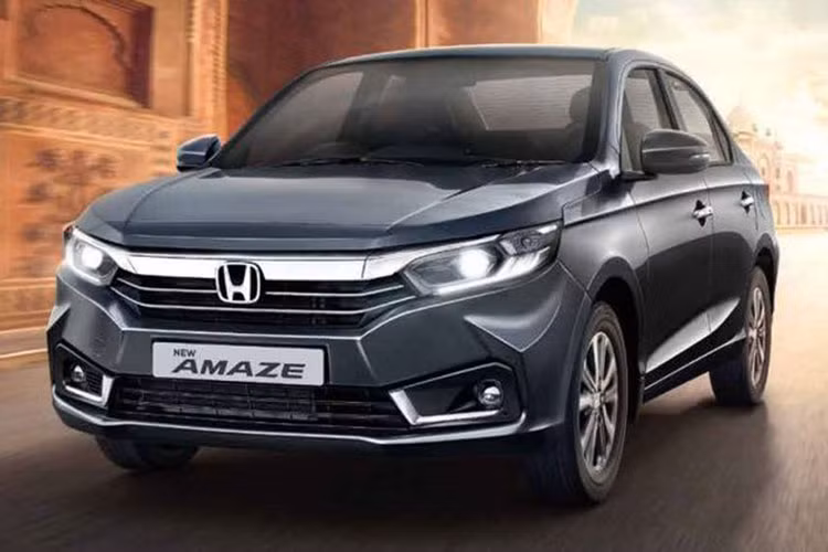 Chưa hết, phiên bản cao cấp nhất cũng được trang bị hệ thống kiểm soát hành trình - nhưng chỉ dành riêng cho bản số sàn, và VX cũng là bản duy nhất đi kèm lẫy chuyển số nhưng chỉ có trên bản máy xăng và hộp số CVT.