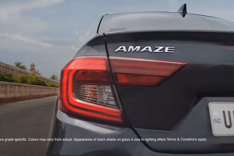 Cuổi cùng, VX hàng đầu tiếp tục được bổ sung đèn pha LED projector tự động (lần đầu tiên có trên Amaze), đèn sương mù LED phía trước, mâm hợp kim 15 inch, màn hình hiển thị đa thông tin lớn hơn cung cấp nhiều thông tin hơn.