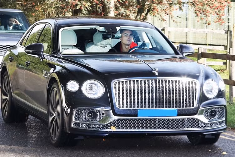 Bài kiểm tra MOT này cũng tương tự thủ tục đăng kiểm tại Việt Nam. Chưa hết, chủ xe tay lái thuận tại Anh còn phải có Chứng chỉ phù hợp với châu Âu (European Certificate of Conformity) do nhà sản xuất cung cấp và chứng chỉ Công nhận lẫn nhau (Mutual Recognition). Riêng với xe tay lái thuận nhập khẩu từ quốc gia ngoài châu Âu, chủ sở hữu phải có giấy chứng nhận phương tiện cá nhân (Individual Vehicle Approval).