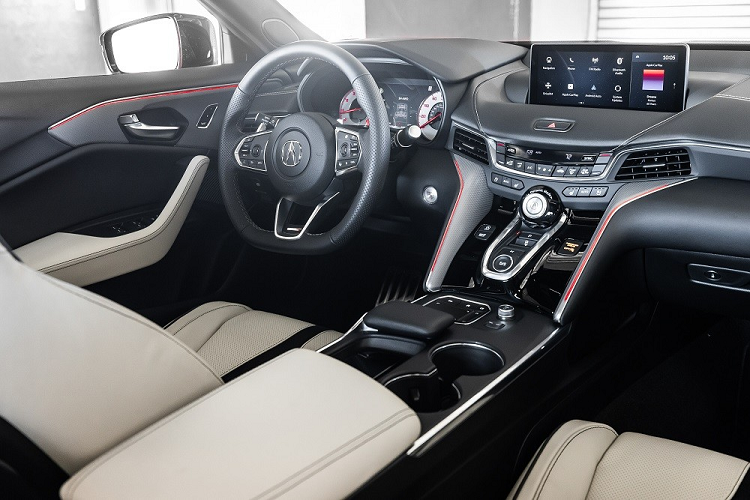 Bên trong Acura TLX Type S 2021 xuất hiện những trang bị đáng chú ý như chất liệu da Milano phối da lộn Ultrasuede, ghế trước chỉnh điện 16 hướng, đệm ghế tùy chỉnh, hệ thống âm thanh ELS 17 loa và màn hình cảm ứng 10,2 inch của hệ thống thông tin giải trí, hỗ trợ kết nối với điện thoại thông minh qua Android Auto/Apple CarPlay. 