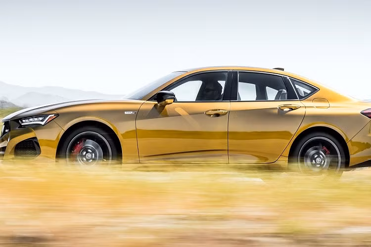 Nằm bên dưới nắp ca-pô của Acura TLX Type S 2021 là khối động cơ xăng V6, tăng áp, dung tích 3.0L, sản sinh công suất tối đa 355 mã lực và mô-men xoắn cực đại 480 Nm. 