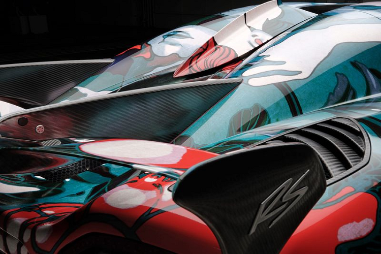 Được biết, chiếc Agera RS Ruthie có màu sơn gốc là màu đỏ sẫm, đáng chú ý, đây chính là chiếc Agera RS đã phá 5 kỷ lục về tốc độ của mẫu Bugatti Chiron trong năm 2017 nhờ tốc độ tối đa tới 458 km/h.