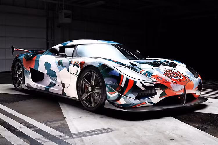 Một chiếc Koenigsegg Agera RS Ruthie hàng thửa tuyệt đẹp vừa góp mặt trong một sự kiện gây quỹ từ thiện riêng tư ở California, Mỹ. Diện mạo đậm chất Á Đông của hypercar được hoàn thiện bởi nghệ sĩ James Jean.