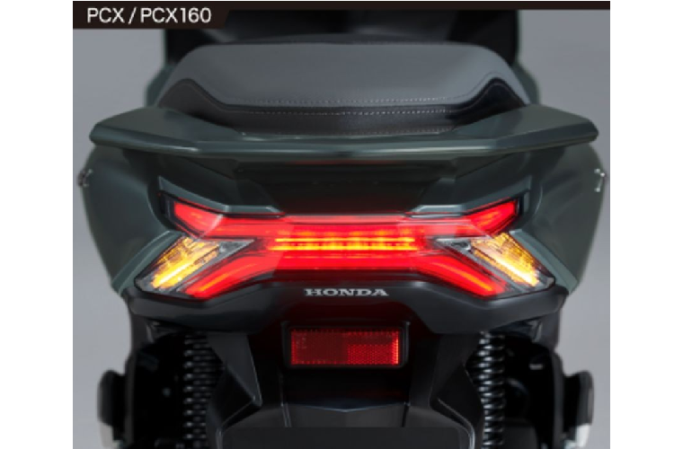 Hệ thống treo của xe gồm cặp phuộc ống lồng phía trước và giảm xóc đôi ở sau, đi kèm là bộ vành 14 inch và 13 inch tương ứng cho dàn chân trước và sau.