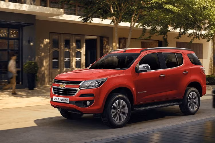 Nhắc đến cái tên Chevrolet Trailblazer, nhiều người dùng tại Đông Nam Á nói chung và Việt Nam nói riêng có lẽ sẽ nghĩ ngay tới mẫu SUV hạng trung, được phát triển dựa trên cơ sở gầm bệ của xe bán tải Colorado, đồng thời cạnh tranh với Toyota Fortuner cũng như Ford Everest. Tuy nhiên, vào năm 2019, Chevrolet Trailblazer thế hệ mới đã bất ngờ được tung ra thị trường Trung Quốc và Mỹ dưới dạng crossover cỡ C.